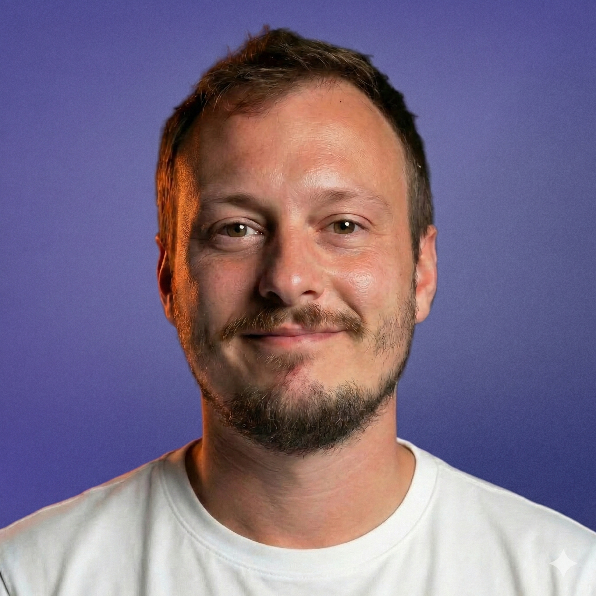 Tony Tiratay, concepteur de systèmes d'automatisation sur-mesure